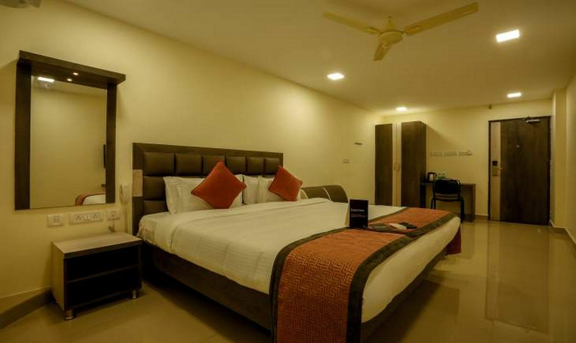 Venture Park, OMR, Thoraipakkam, Chennai Hotel Bagian luar foto